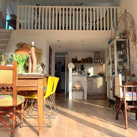 Apartment Kunstzinnige Bungalow In Egmond aan den Hoef